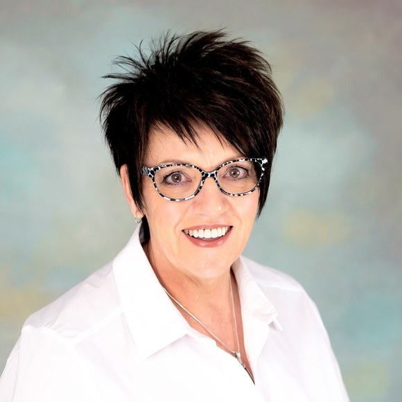 Meet your Posher, Laura - Picture 1 of 1